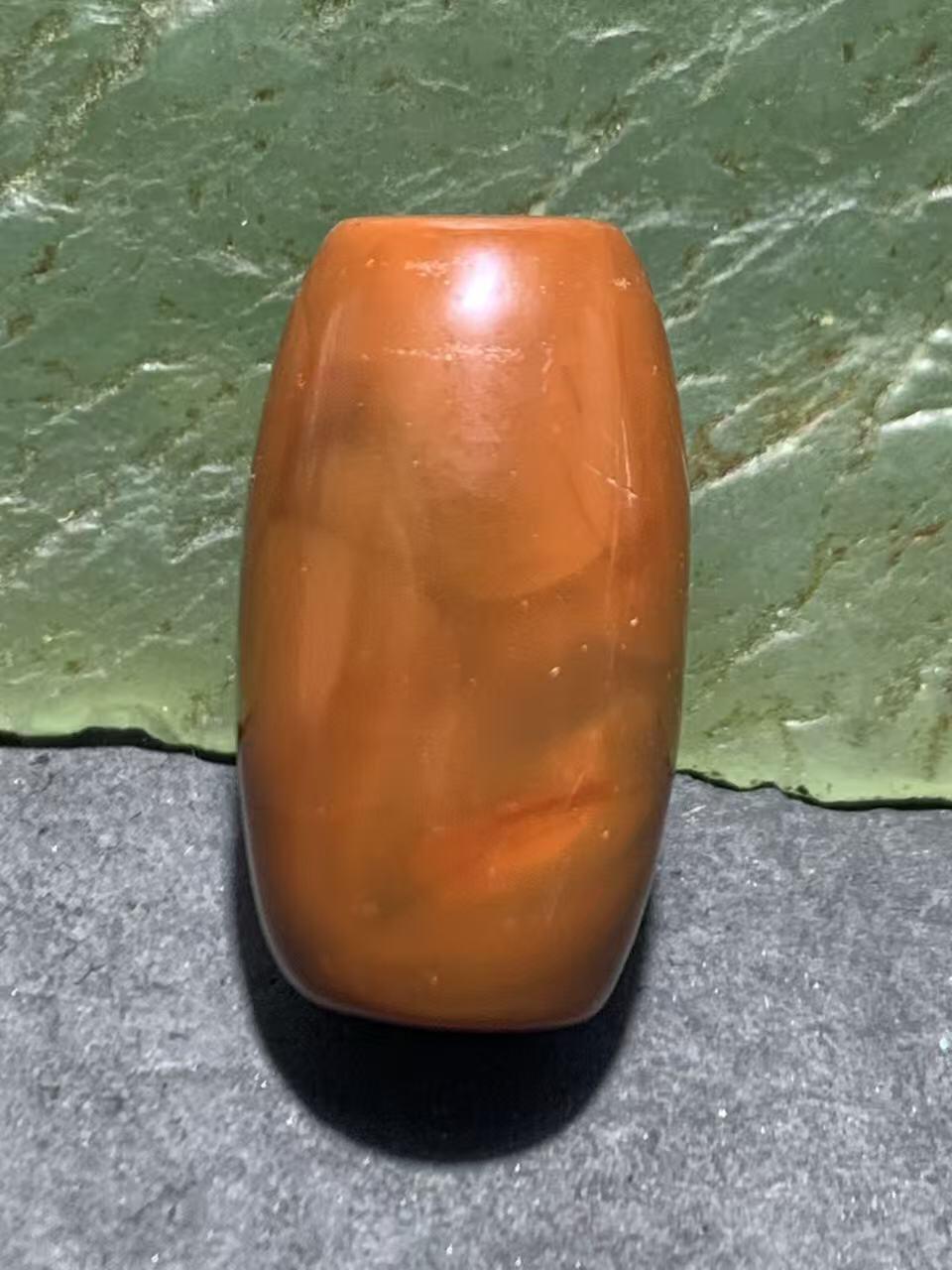 放福利！战国红玛瑙通货随形桶珠一个，