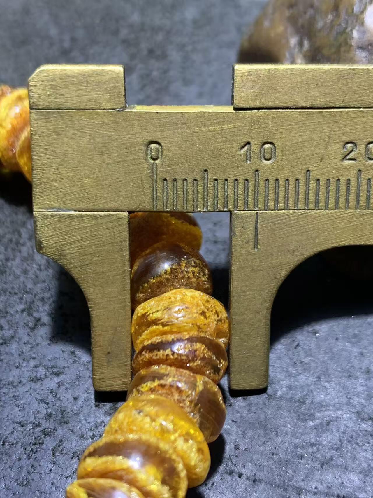 天然原矿俄料蜜蜡原皮随形手串1条！，