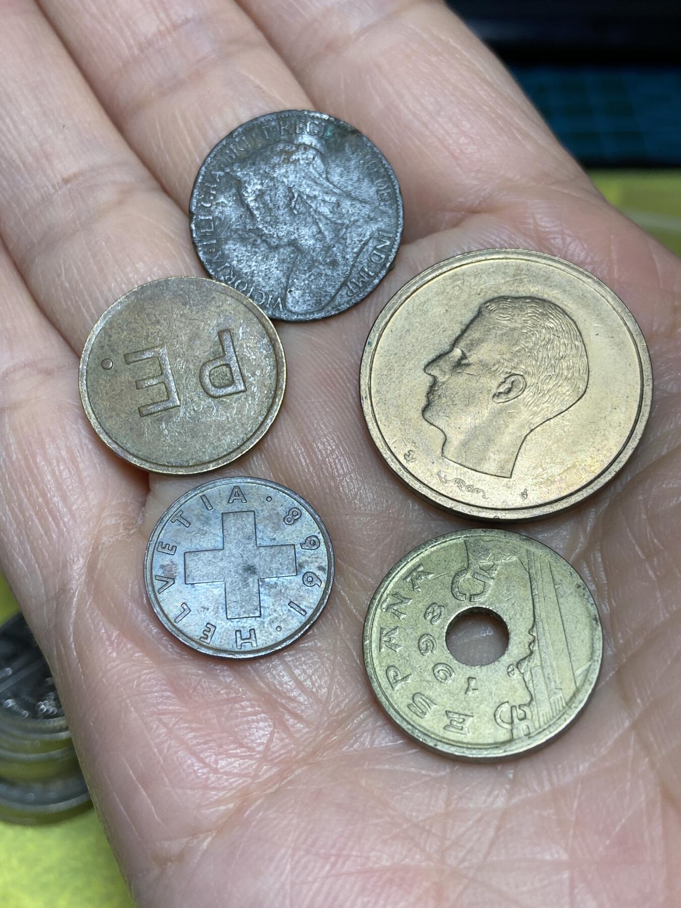 2025年第一百二十五场(总第一百五十一场）外国好品散币(免佣金) 各国散币5枚：比利时🇧🇪1982年20法郎，西班牙🇪🇸1998年25比塞塔，瑞士🇨🇭1968年1分，英国🇬🇧1897年1法新，代币