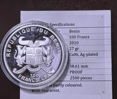 北京马甸外国币专卖第145期，外国币专场，陆续上拍，欢迎关注 贝宁2010年圣诞节日气息松香味彩色铜镍镀银纪念币