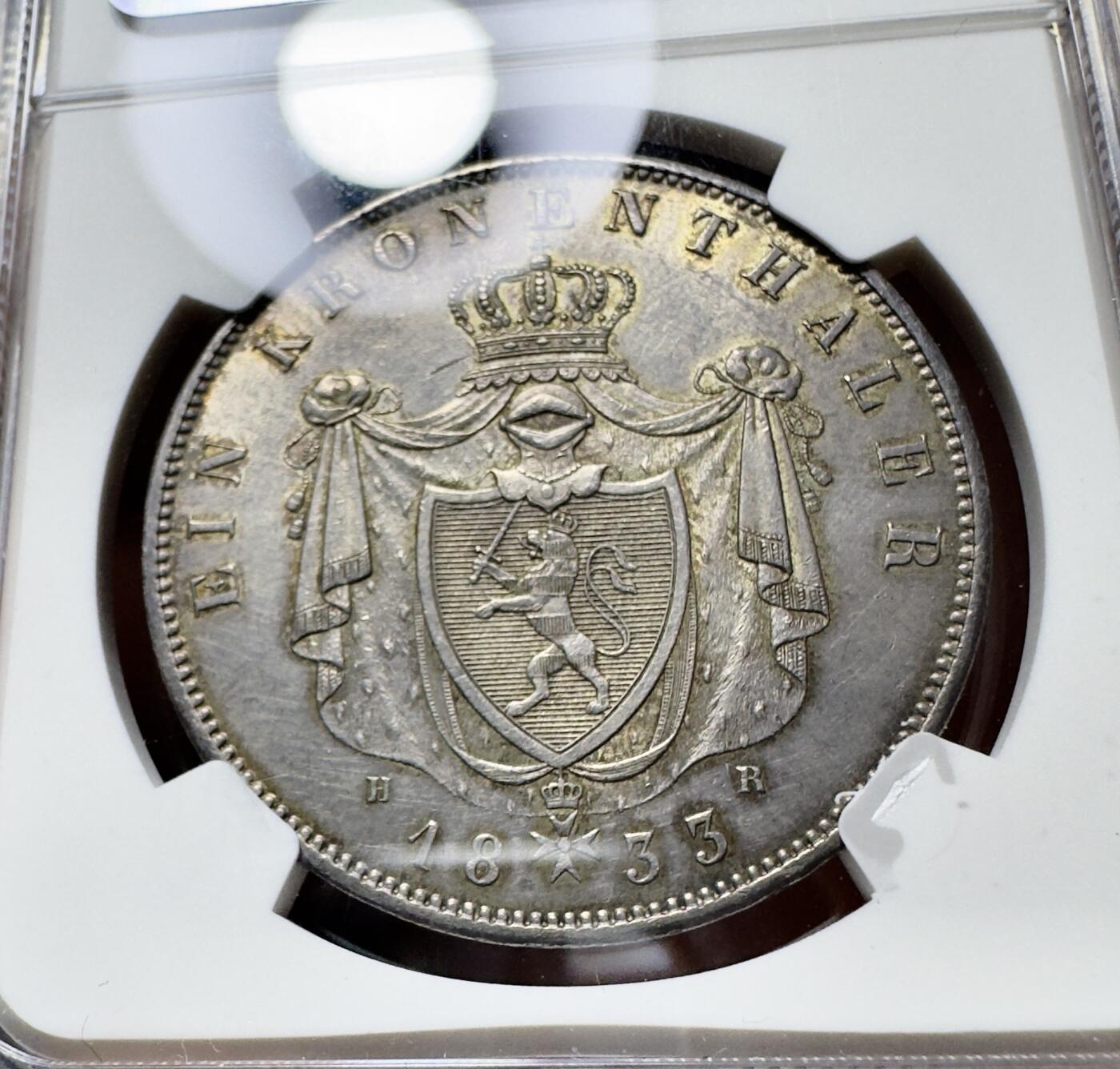 甄臻铺-世界币章拍卖（第38期）立冬小精品场，送拍享返佣金等优惠多多 NGC-UNCD 1833年黑森·达姆施塔特 路德维希二世泰勒银币 老包浆好状态 十字转光非常少见的品种 国内没有成交记录 外拍也寥寥无几 