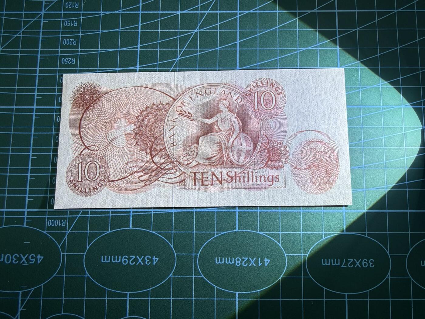 【炜奕收藏】，第五十期 英国C序列10先令，UNC品相