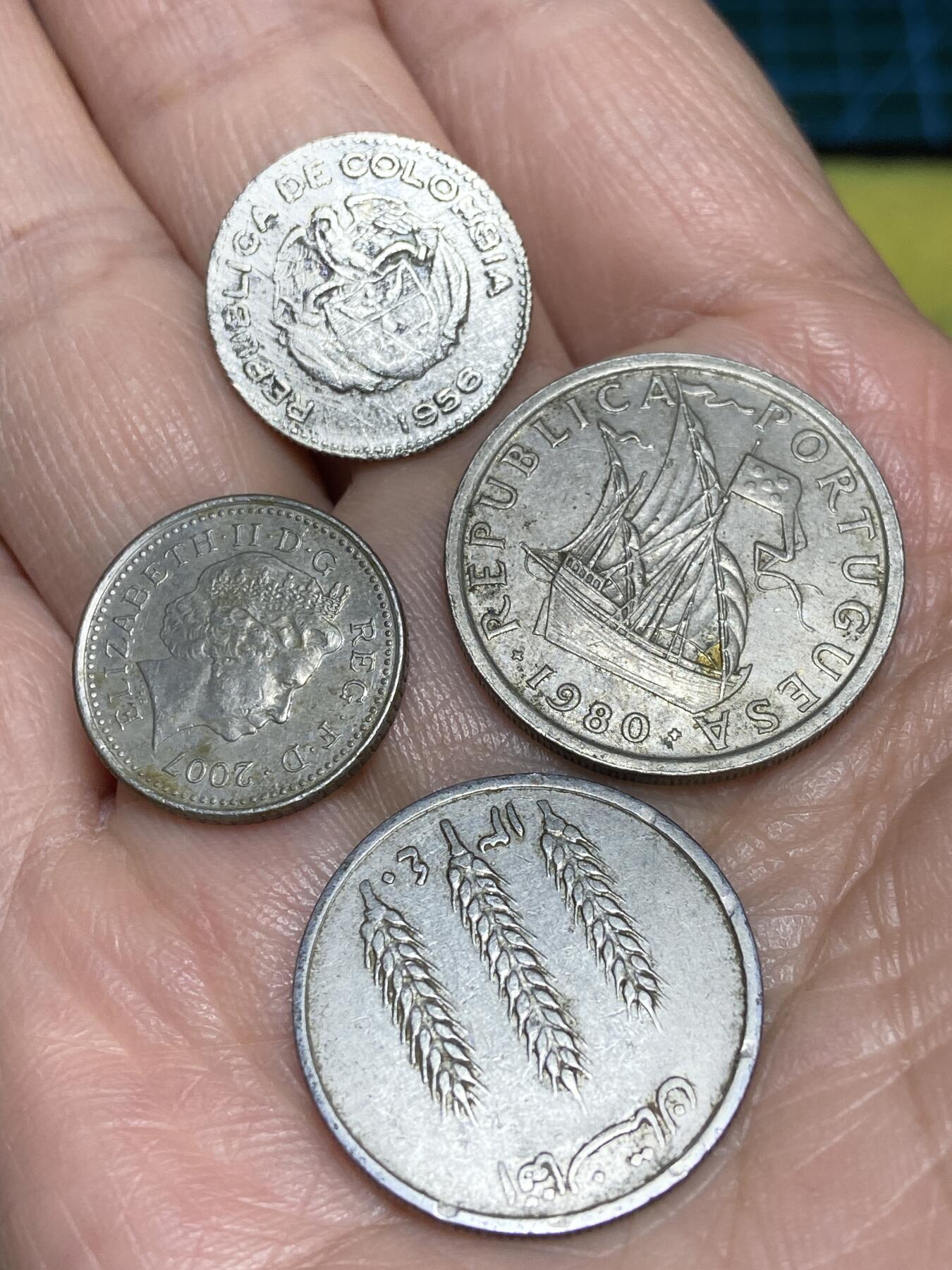 2025年第一百二十五场(总第一百五十一场）外国好品散币(免佣金) 各国散币4枚：葡萄牙🇵🇹1980年5埃斯库多，英国🇬🇧2007年5便士，哥伦比亚🇨🇴1956年5分，阿富汗🇦🇫1阿富汗尼