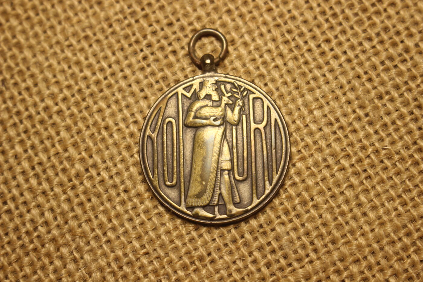 2025.11.13日系杂货小拍卖 读卖新闻社赏牌，铜质，库存品相