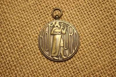 2025.11.13日系杂货小拍卖 - 读卖新闻社赏牌，铜质，库存品相