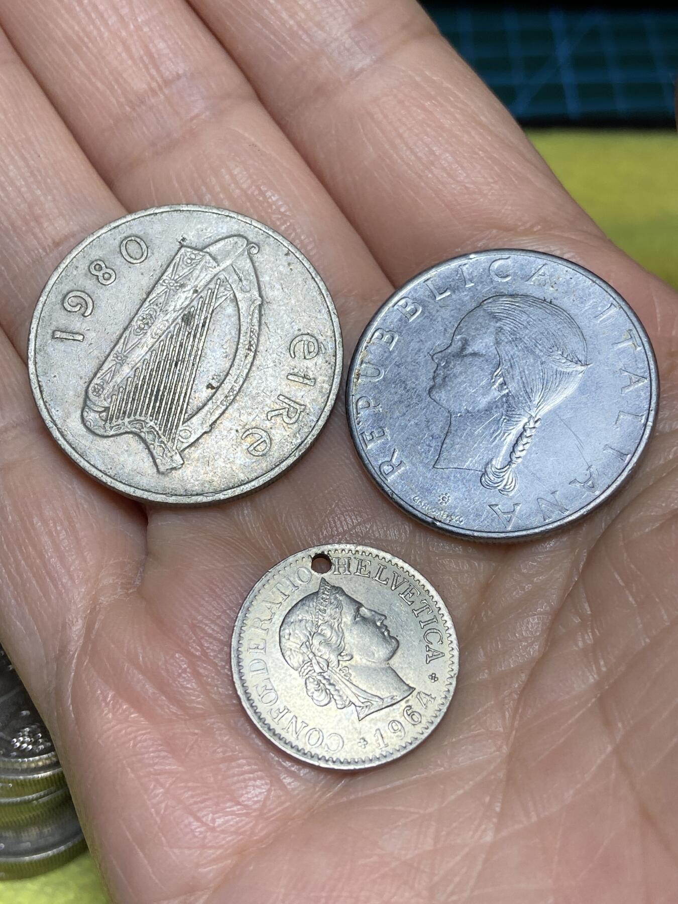 2025年第一百二十五场(总第一百五十一场）外国好品散币(免佣金) 各国散币3枚：爱尔兰🇮🇪1980年10便士，意大利🇮🇹1979年100里拉，瑞士🇨🇭1964年10分