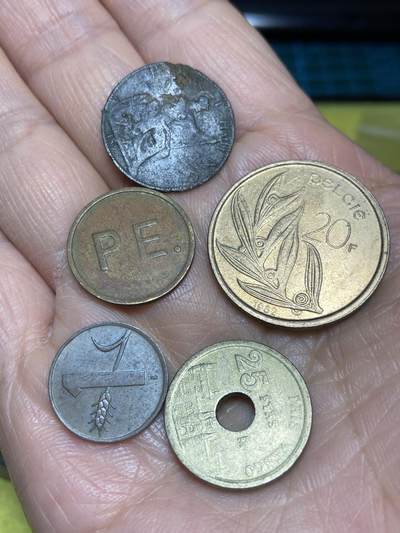 2025年第一百二十五场(总第一百五十一场）外国好品散币(免佣金) - 各国散币5枚：比利时🇧🇪1982年20法郎，西班牙🇪🇸1998年25比塞塔，瑞士🇨🇭1968年1分，英国🇬🇧1897年1法新，代币