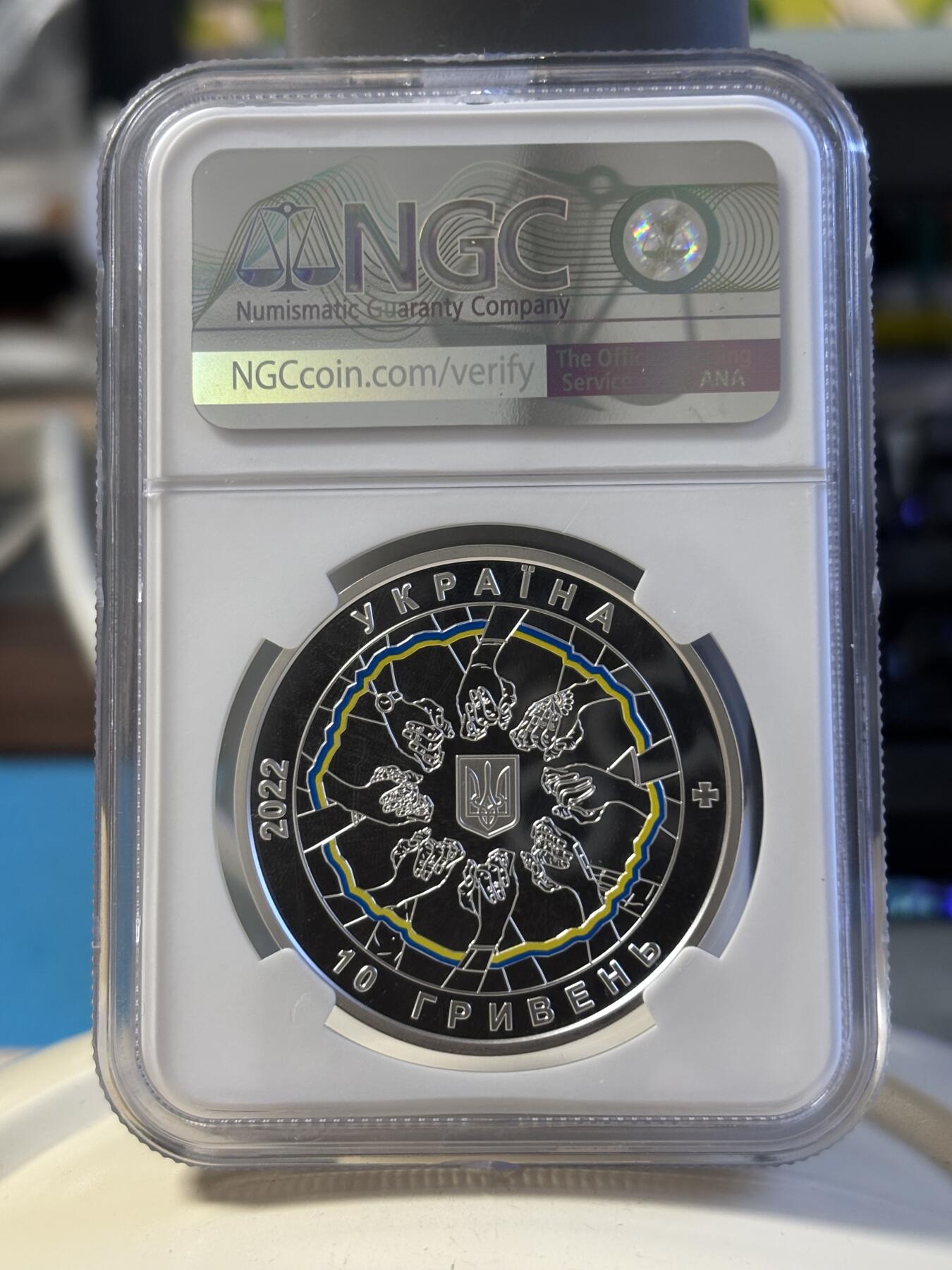 第182期拍卖 获奖乌克兰2022团结就是力量1盎司银币，NGC70，带原盒证，925银裸币价1950