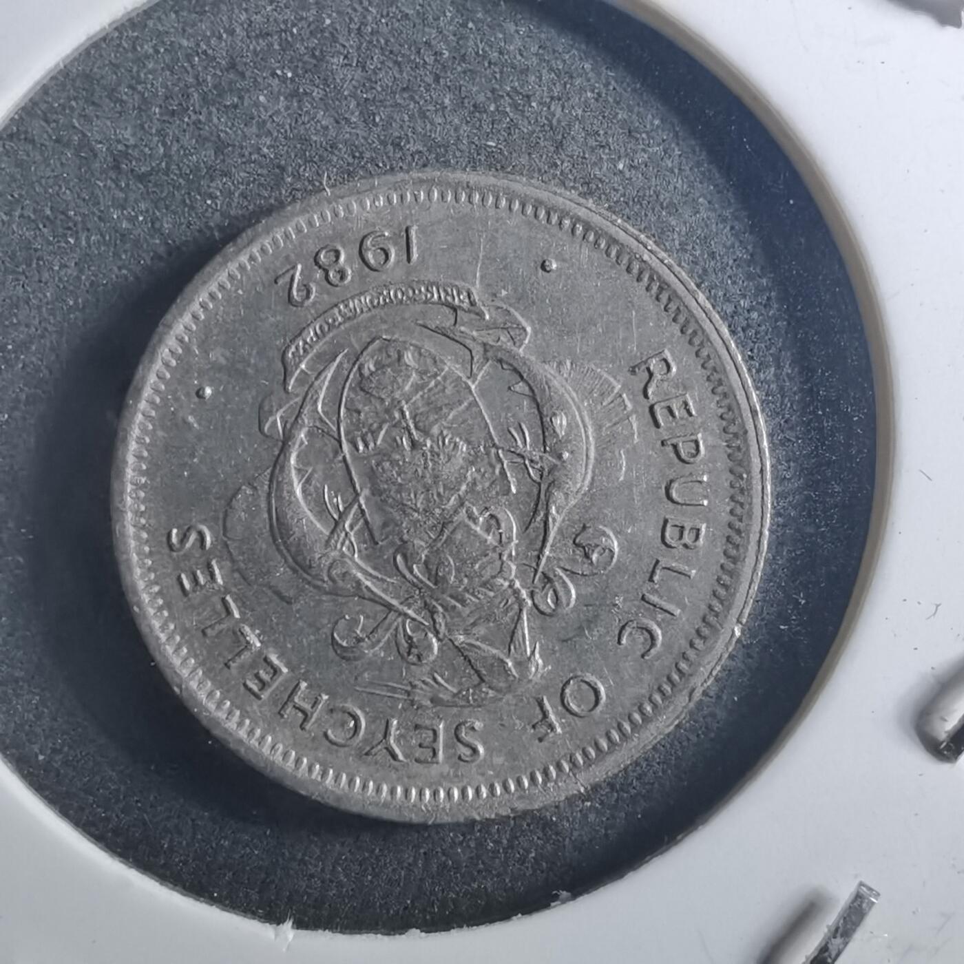 沼泽如烟--第895场 塞舌尔1982年25分