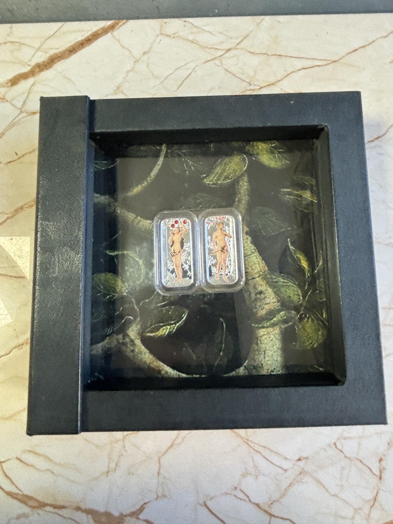 第181期拍卖 喀麦隆2018伊甸园亚当和夏娃彩印条形组合银币，999银，10克*2，发行999套