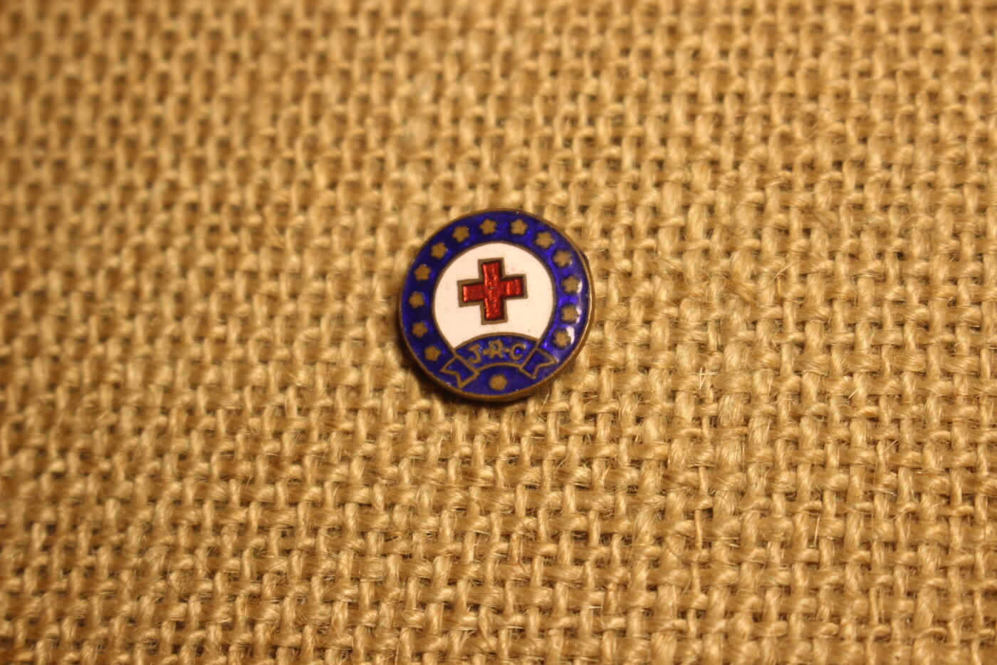 2025.11.13日系杂货小拍卖 日本赤十字社员小徽章一组，库存品相