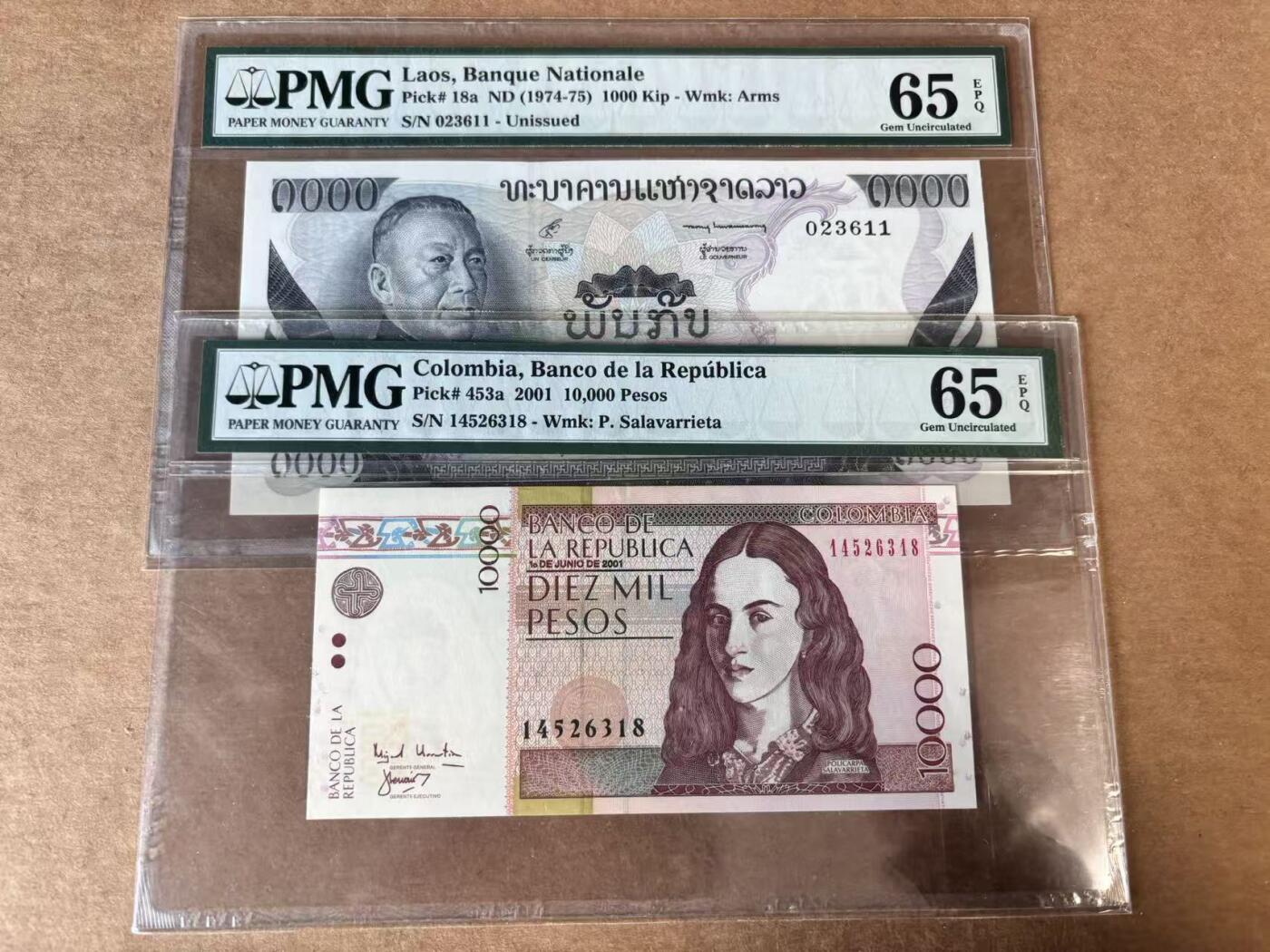【Blue Auction】世界纸币精拍第748期——18级TOP拍卖/信誉/品质/专业/高效💫 【一组2张 含无47】老挝 1974-75年1000基普&哥伦比亚 2001年10000比索 PMG65EPQ 