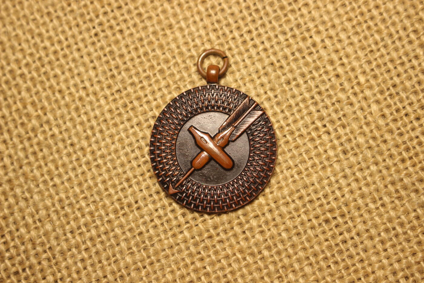 2025.11.13日系杂货小拍卖 日本庆应大学社团活动奖牌一组，铜质，库存品相