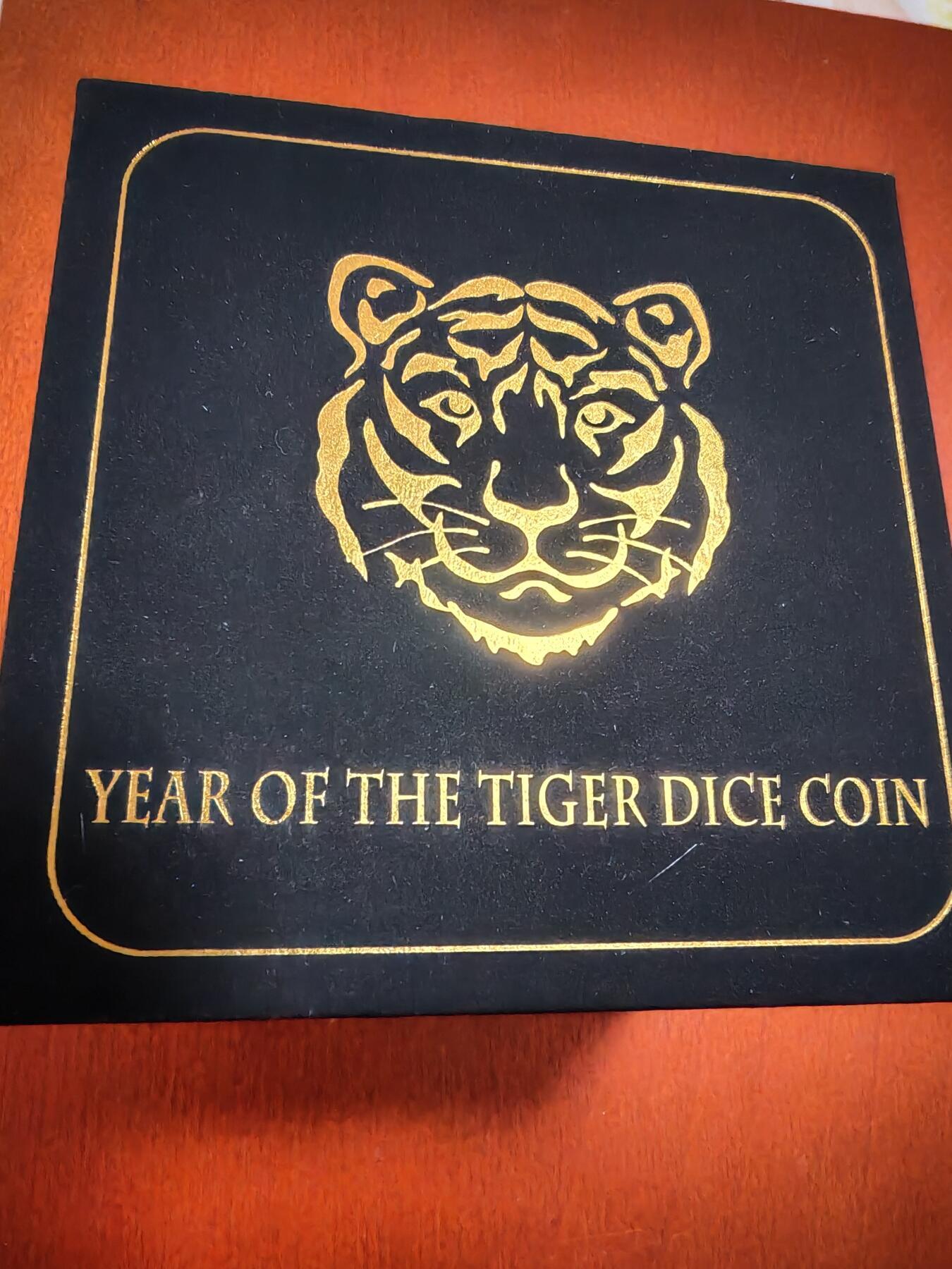 长老汇蛇年精选第七十一场拍卖 2022斐济虎年色子1元仿古彩色异形银币，1盎司999银，盒证全，888枚，网上200美金