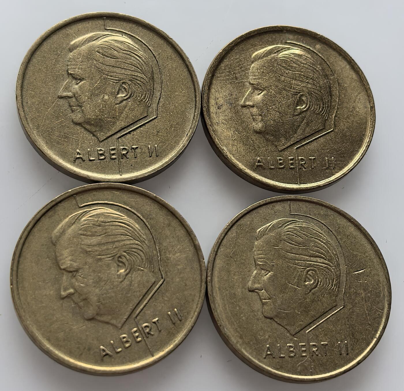  外国优质老铜币银币，周六九点倒数截拍，满百包邮，可寄存半年，喜欢朋友微信扫描二维码可直接参拍