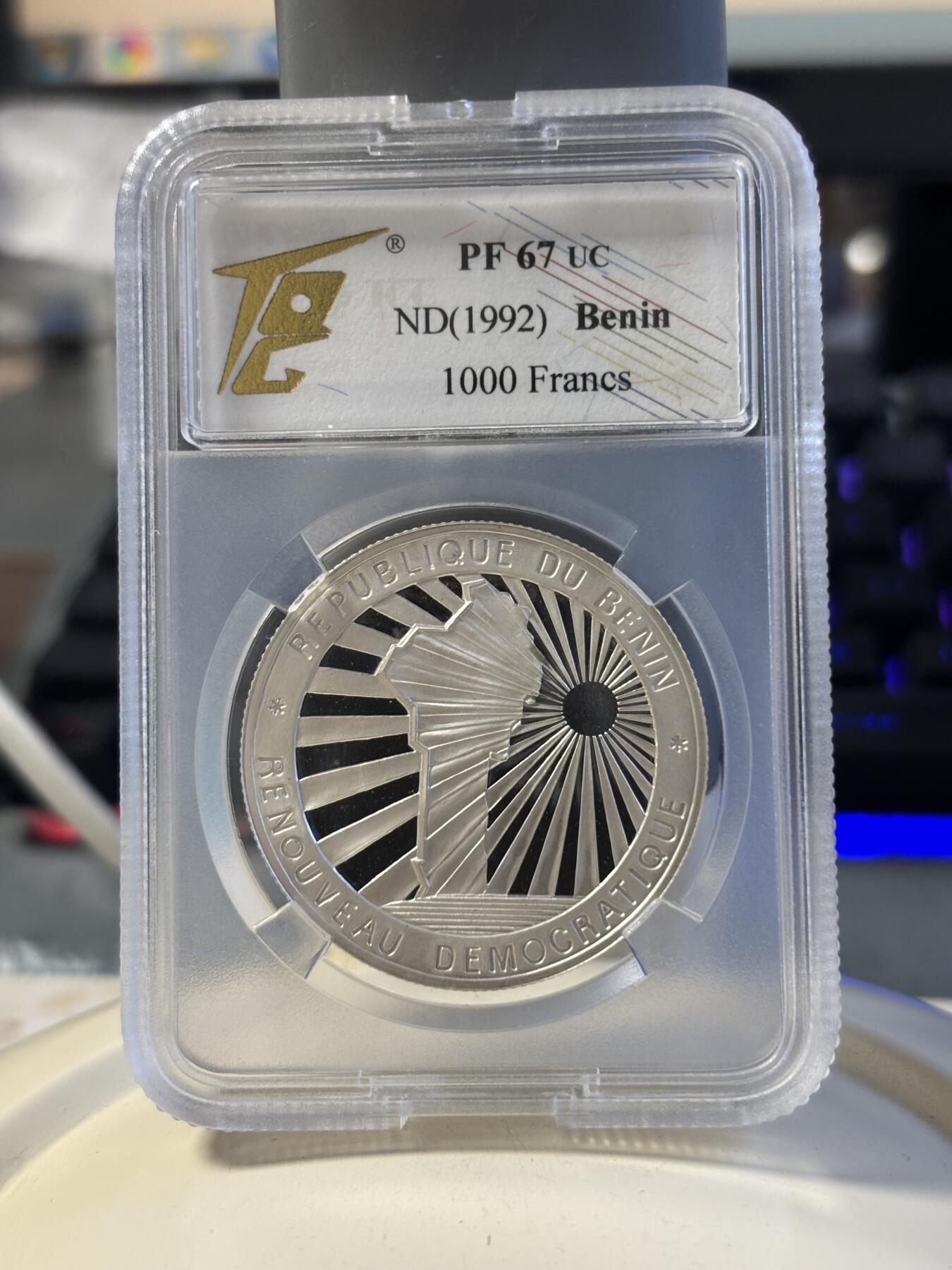 第181期拍卖 稀少贝宁1992年阳光地图1000法郎精制纪念银币评级67分，999银，20克