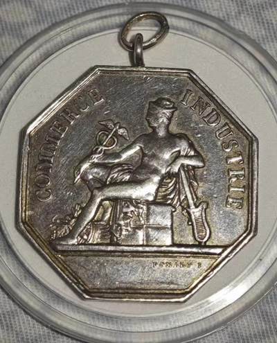 墨丘利八角银章，银质代币，手指边铭，被改成独特的吊坠，重量16+克，直径31.5毫米。挺特别的设计，喜欢的朋友不要错过， - 墨丘利八角银章，银质代币，手指边铭，被改成独特的吊坠，重量16+克，直径31.5毫米。挺特别的设计，喜欢的朋友不要错过，