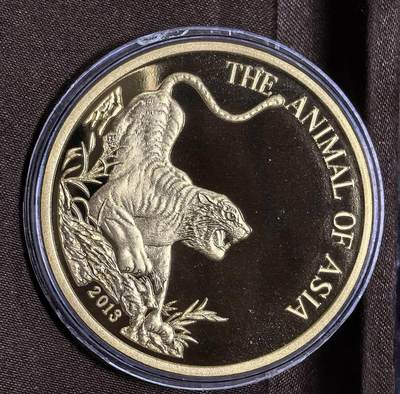 北京马甸外国币专卖第145期，外国币专场，陆续上拍，欢迎关注 - 2013年朝鲜50元生肖动物老虎精制大铜币，45mm