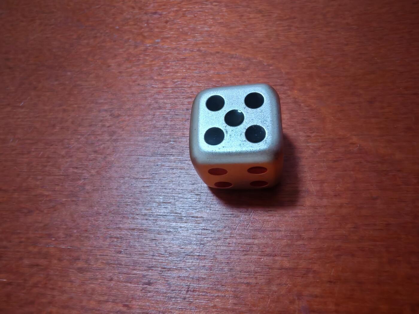 长老汇蛇年精选第七十一场拍卖 2022斐济虎年色子1元仿古彩色异形银币，1盎司999银，盒证全，888枚，网上200美金