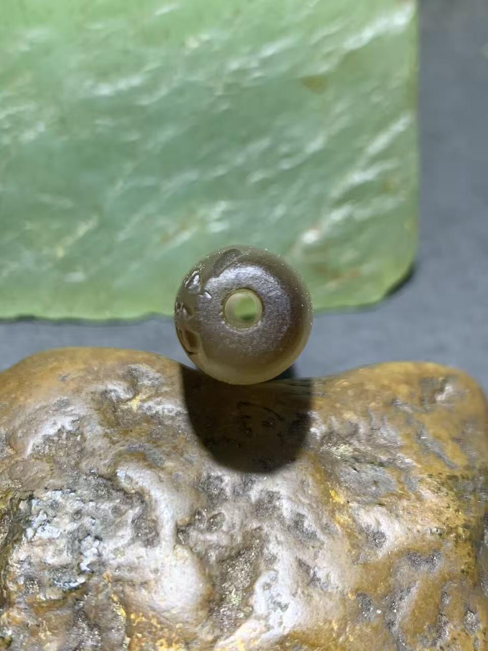 精美亚光高玉化海洋玉髓手工俏色巧雕一心向佛意境桶珠一个！