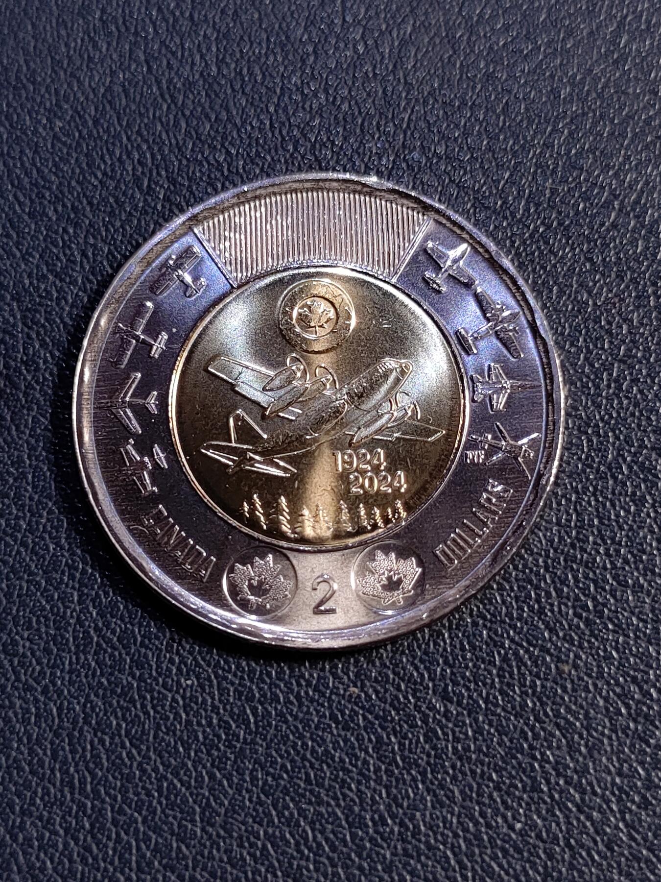 世界各国普、纪币捡漏专场(第十八场)  2024年加拿大皇家空军百年2加元双金属无彩色版纪念币