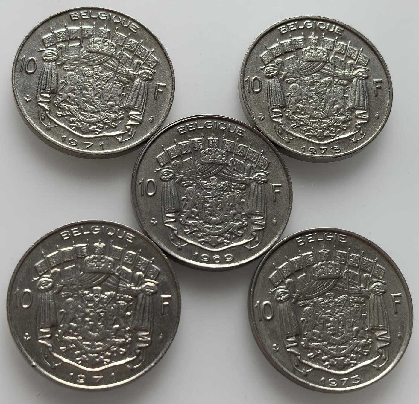  外国优质老铜币银币，周六九点倒数截拍，满百包邮，可寄存半年，喜欢朋友微信扫描二维码可直接参拍