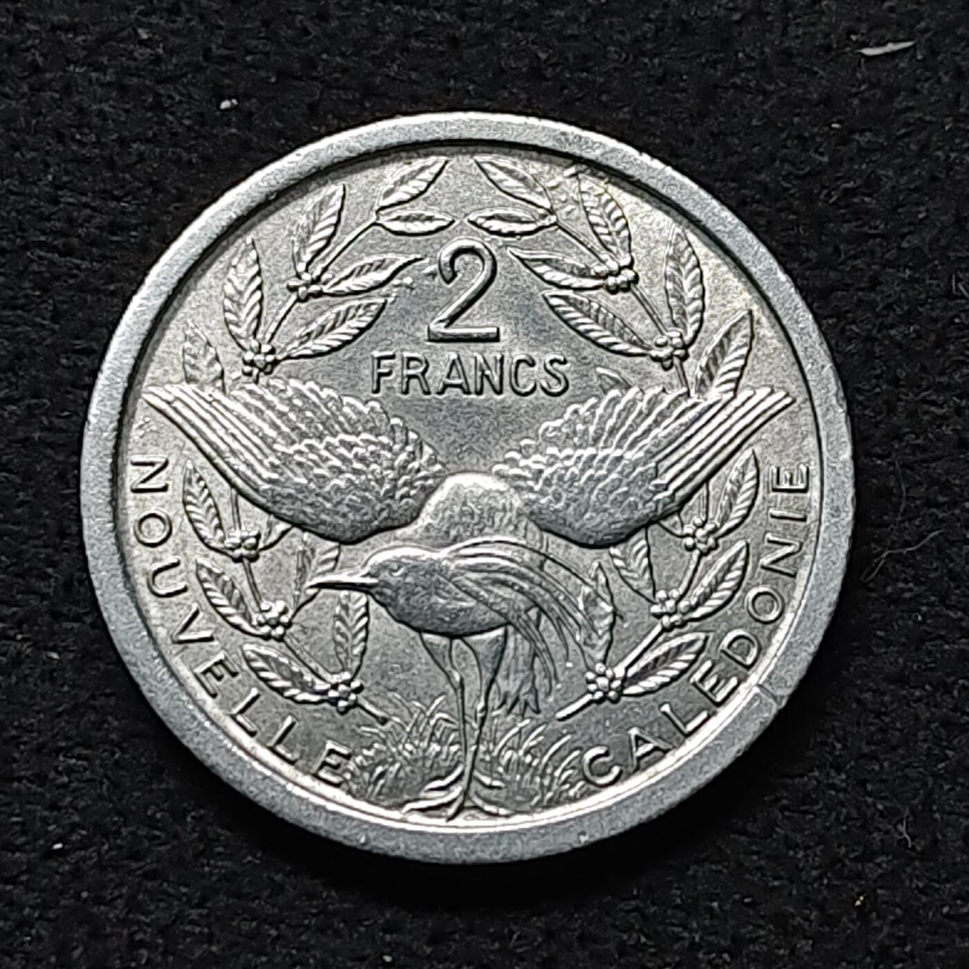 【全场包邮】纯粹捡漏拍476场（免费代拍第13场）调整中 新喀里多尼亚1973年天堂鸟2法郎