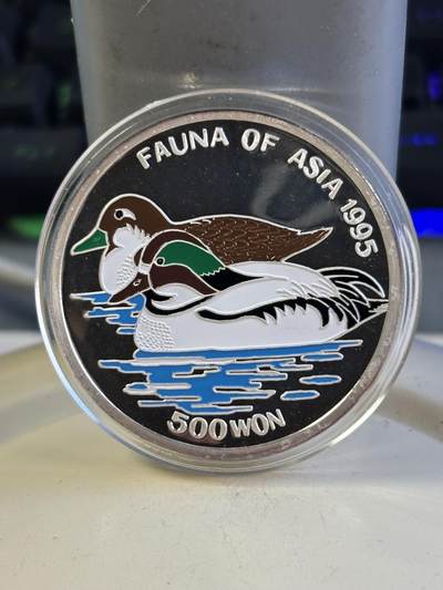 第181期拍卖 - 朝鲜1995年鸳鸯1盎司精制纪念彩色银币，999银,有氧化，