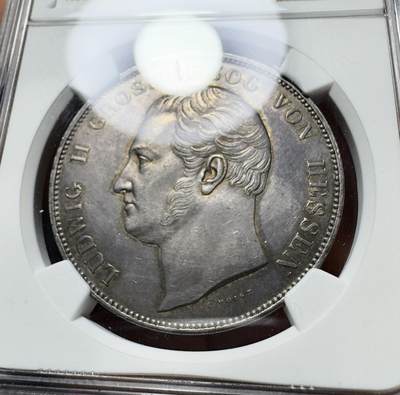 甄臻铺-世界币章拍卖（第38期）立冬小精品场，送拍享返佣金等优惠多多 NGC-UNCD 1833年黑森·达姆施塔特 路德维希二世泰勒银币 老包浆好状态 十字转光非常少见的品种 国内没有成交记录 外拍也寥寥无几 