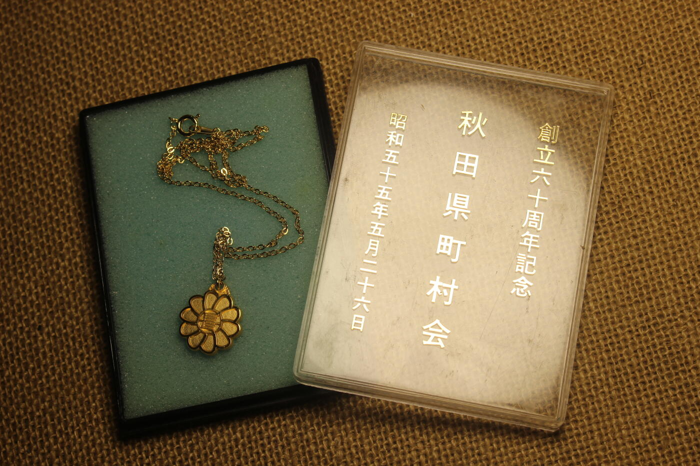 2025.11.13日系杂货小拍卖 某社团纪念项链，应该为合金镀金，库存品相