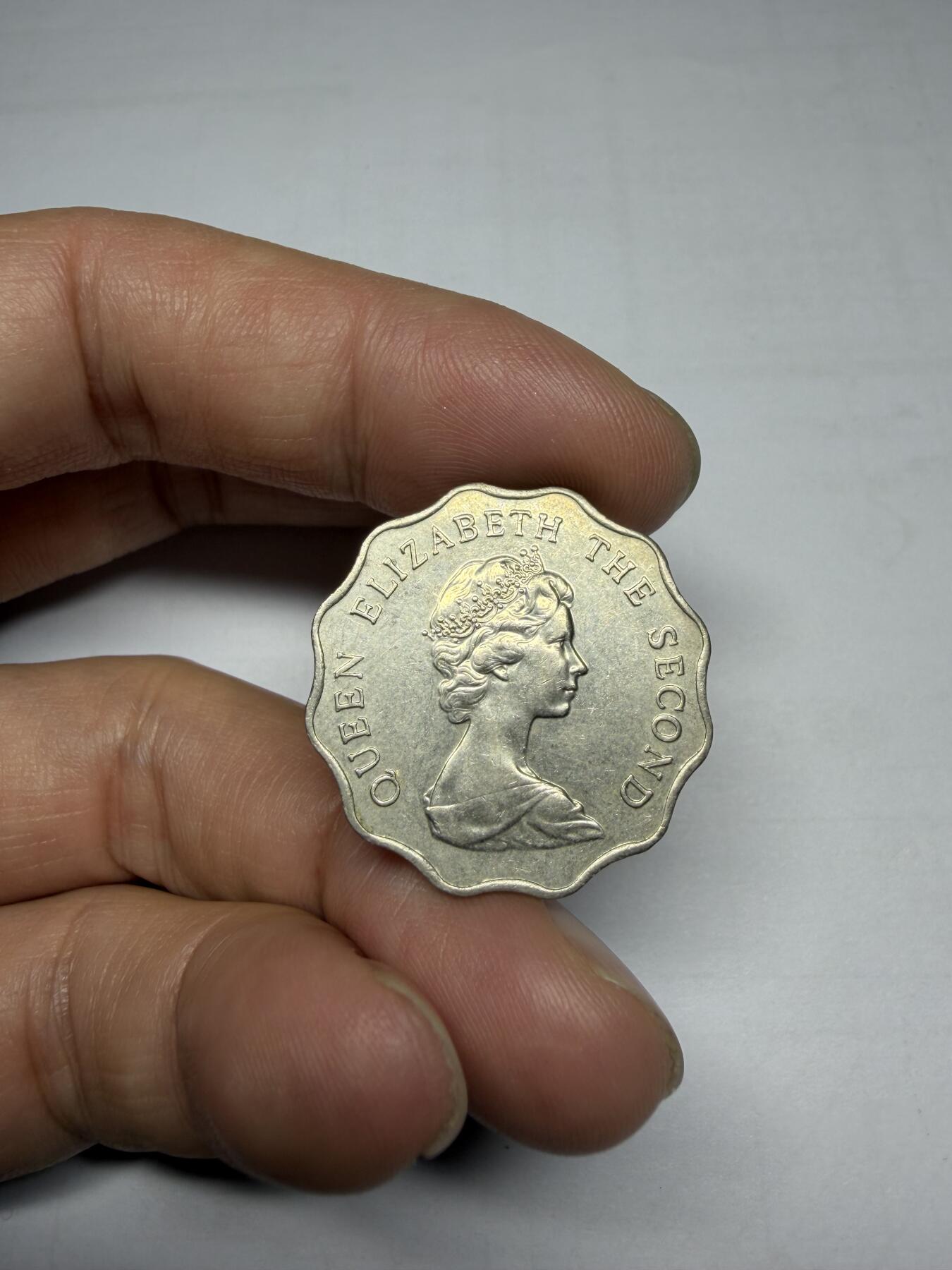 2025年集古藏今外币拍卖第十期-第4场—（总第284拍），可以寄存60天，满160元包邮。 1975年香港花边2元