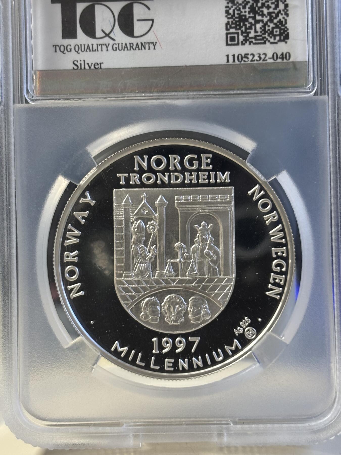 第181期拍卖 挪威1997年珍稀动物北极蓝狐纪念银币评级66分，925银，25克，有氧化