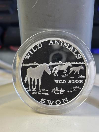 第181期拍卖 - 朝鲜2003年珍稀动物野马999银20克纪念银币，有氧化