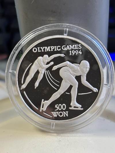 第181期拍卖 - 朝鲜1993年冬奥会滑雪纪念银币，27克，999银