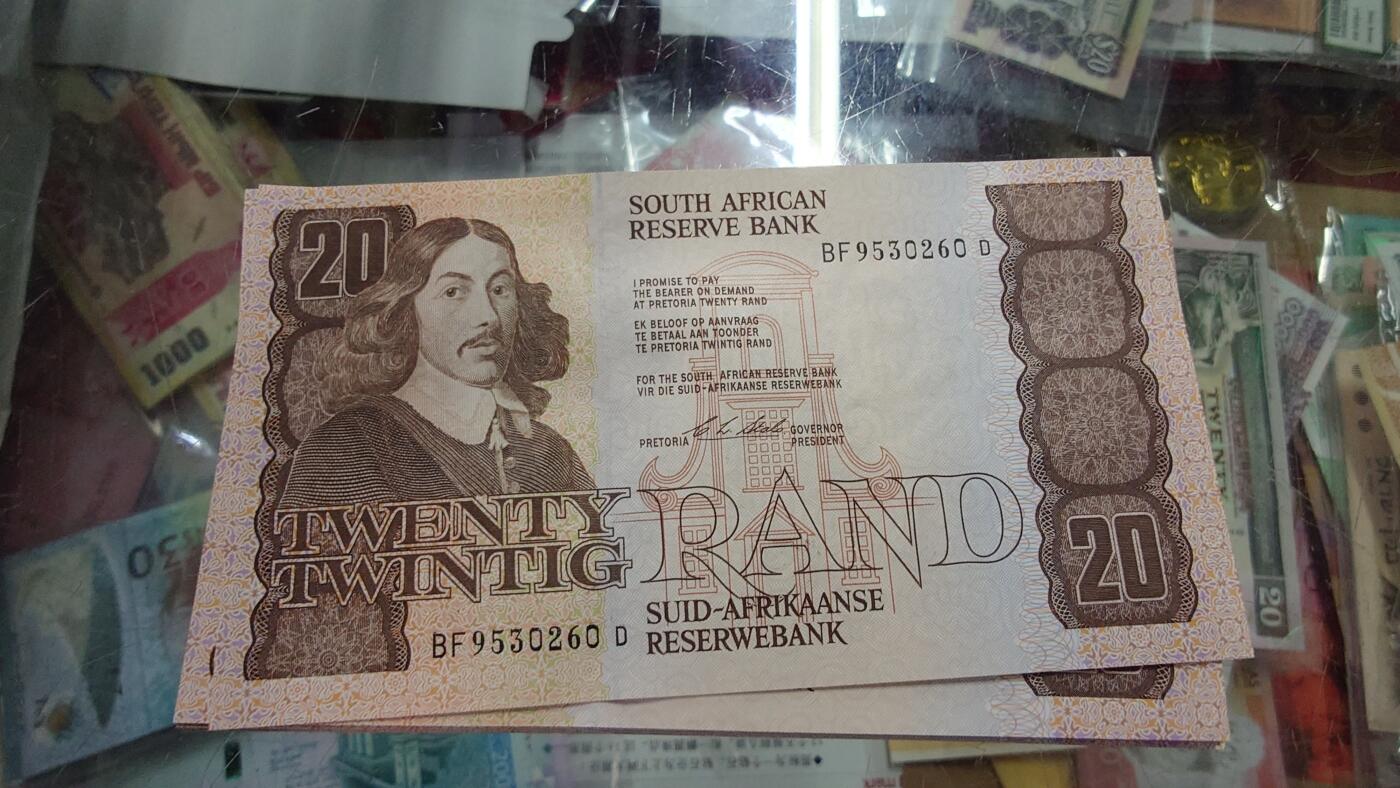 世界钱币～微拍第213期暨2025年第53期  部分库存清仓选号 老版南非20兰特 全新绝品无47尾号260