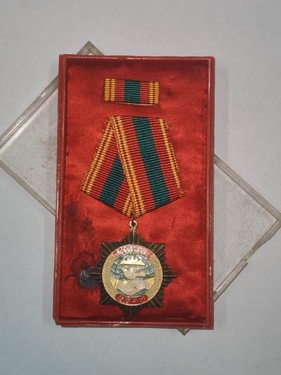 韵星假日精品2025秋季军品类拍卖会-- Rimey Holidays Boutique 2025 Autumn Militaria Sale - 柬埔寨人民共和国友谊勋章带原盒一套