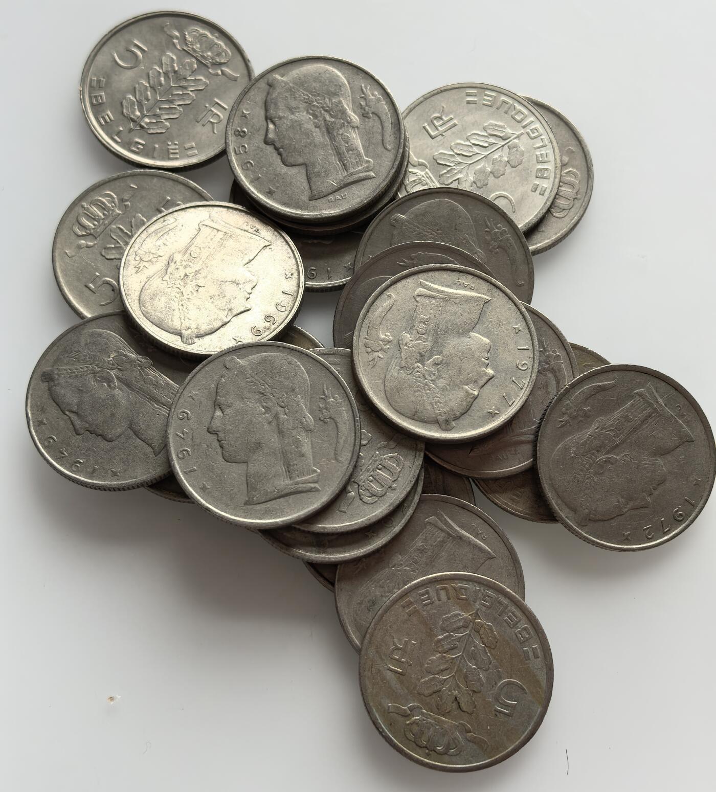  外国优质老铜币银币，周六九点倒数截拍，满百包邮，可寄存半年，喜欢朋友微信扫描二维码可直接参拍