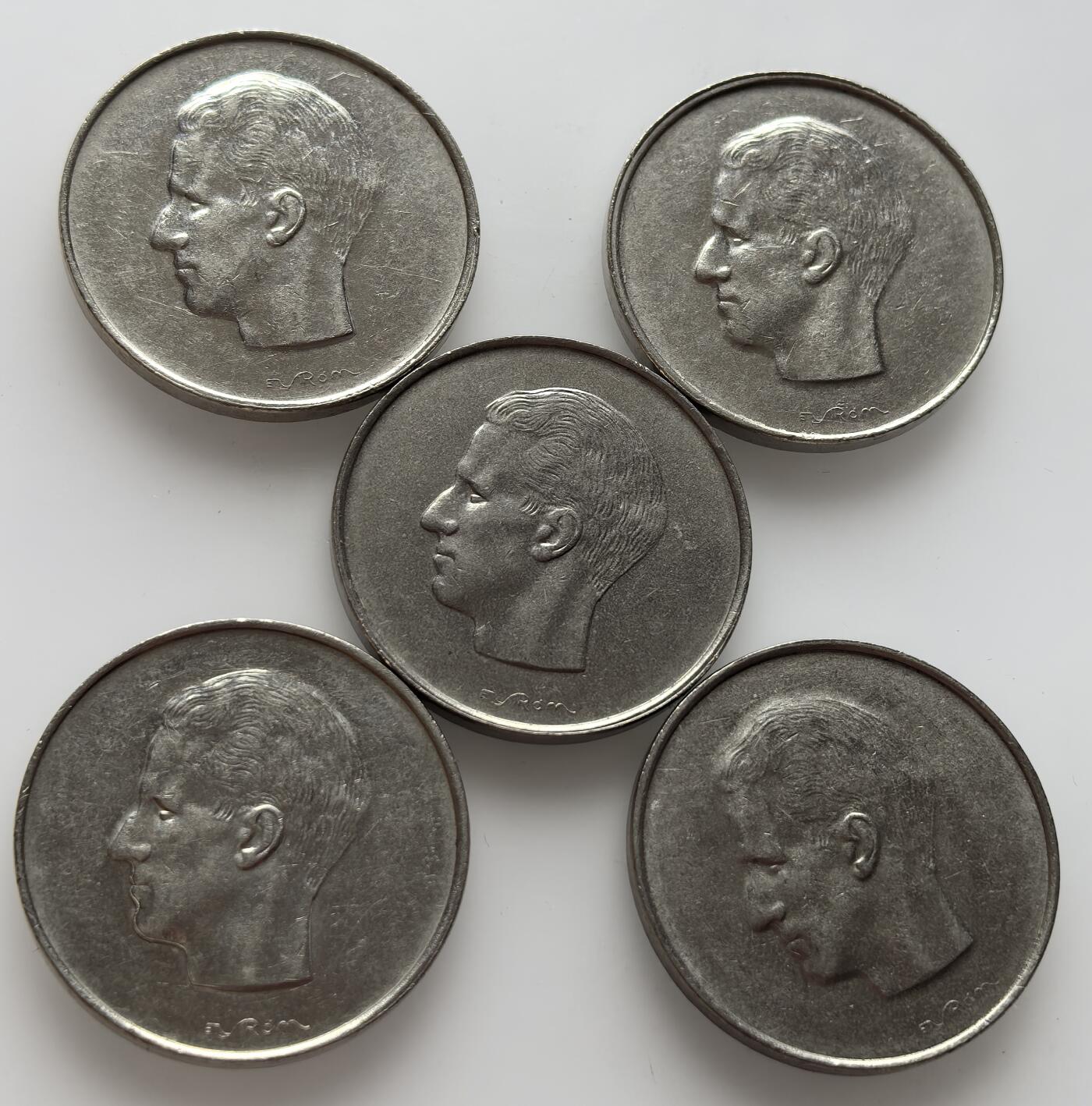  外国优质老铜币银币，周六九点倒数截拍，满百包邮，可寄存半年，喜欢朋友微信扫描二维码可直接参拍