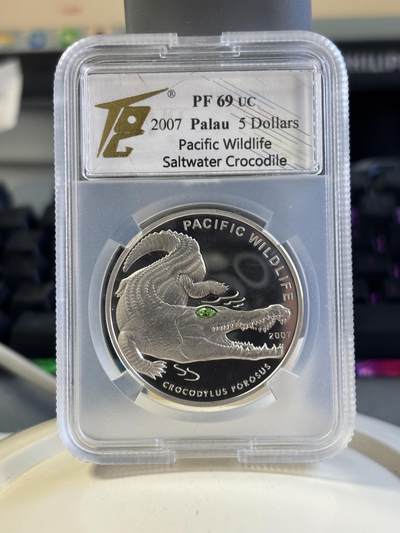 第181期拍卖 - 帕劳2007年太平洋濒危动物鳄鱼镶嵌绿水晶纪念银币TQG-PF69，925银，25克，发行量2500枚