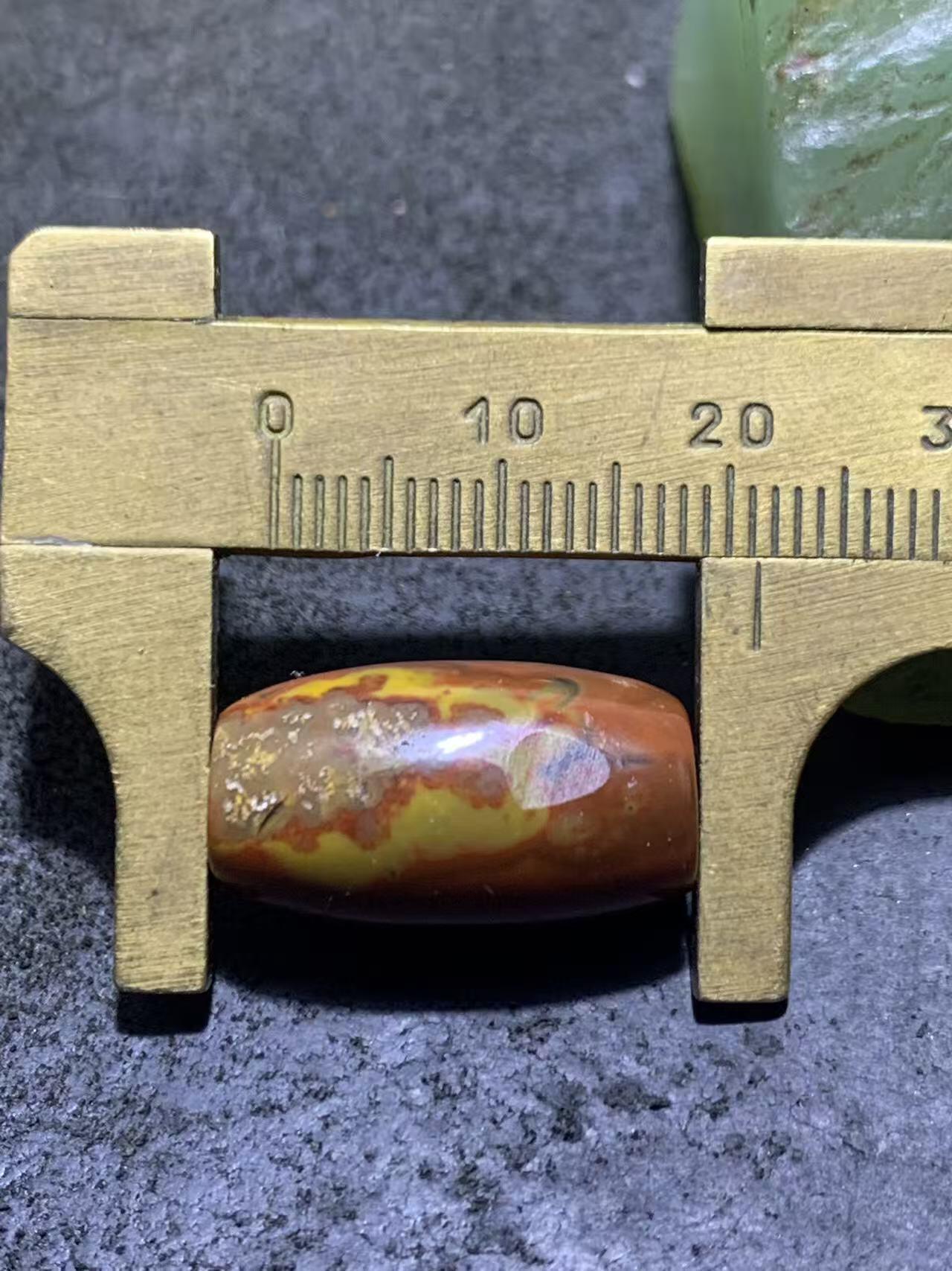 放福利！战国红玛瑙通货随形桶珠一个，