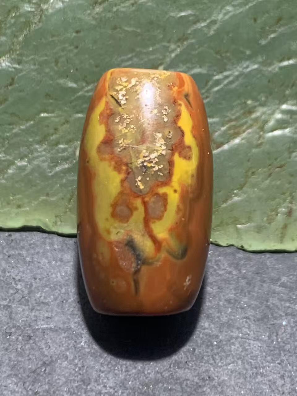 放福利！战国红玛瑙通货随形桶珠一个，