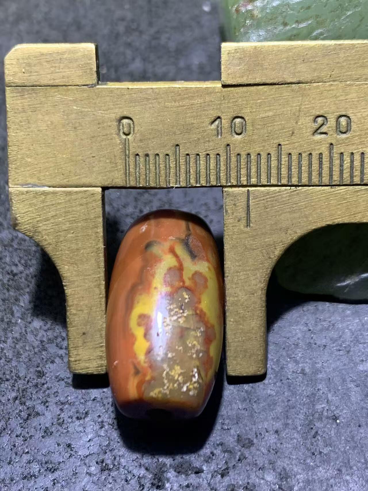 放福利！战国红玛瑙通货随形桶珠一个，