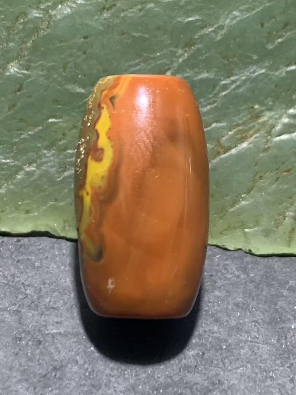 放福利！战国红玛瑙通货随形桶珠一个，