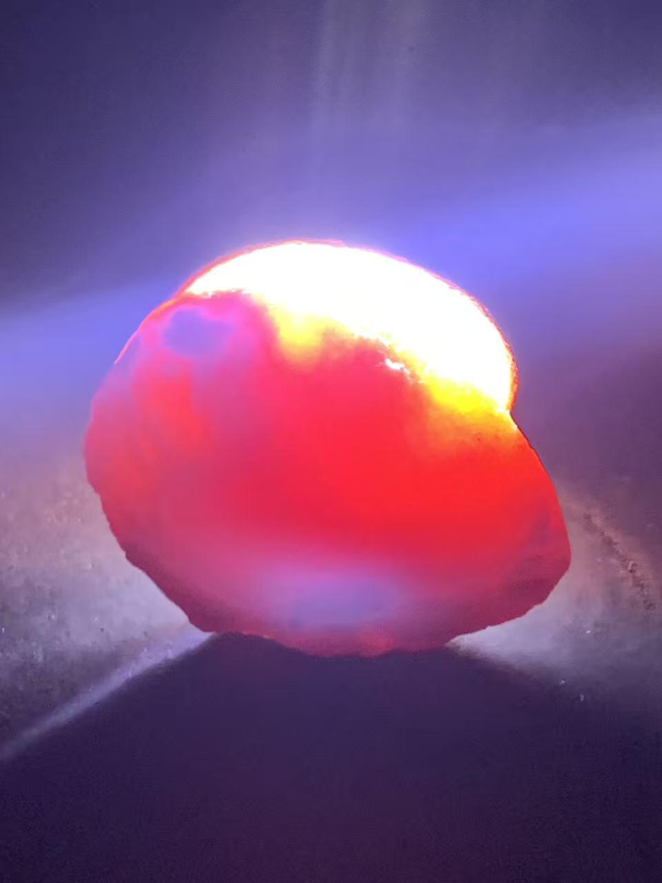 精美柿子红南红玛瑙明料原石一颗，，