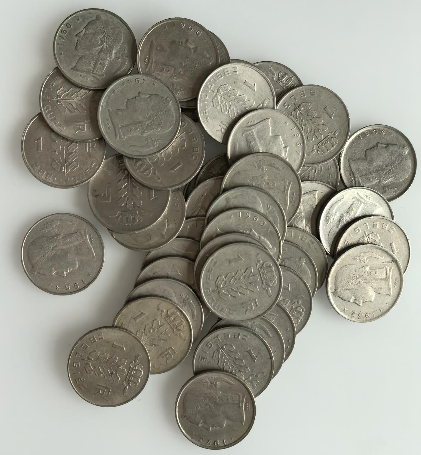  外国优质老铜币银币，周六九点倒数截拍，满百包邮，可寄存半年，喜欢朋友微信扫描二维码可直接参拍