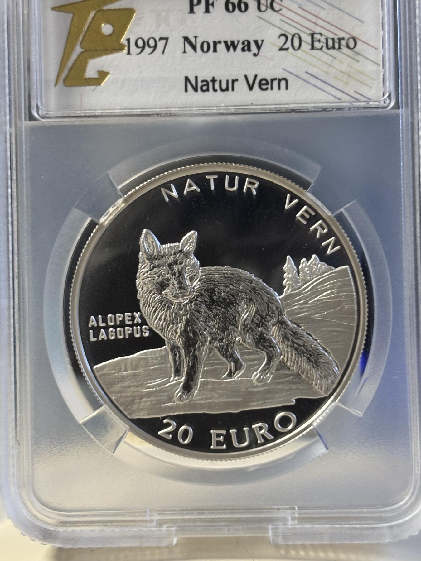 第181期拍卖 挪威1997年珍稀动物北极蓝狐纪念银币评级66分，925银，25克，有氧化