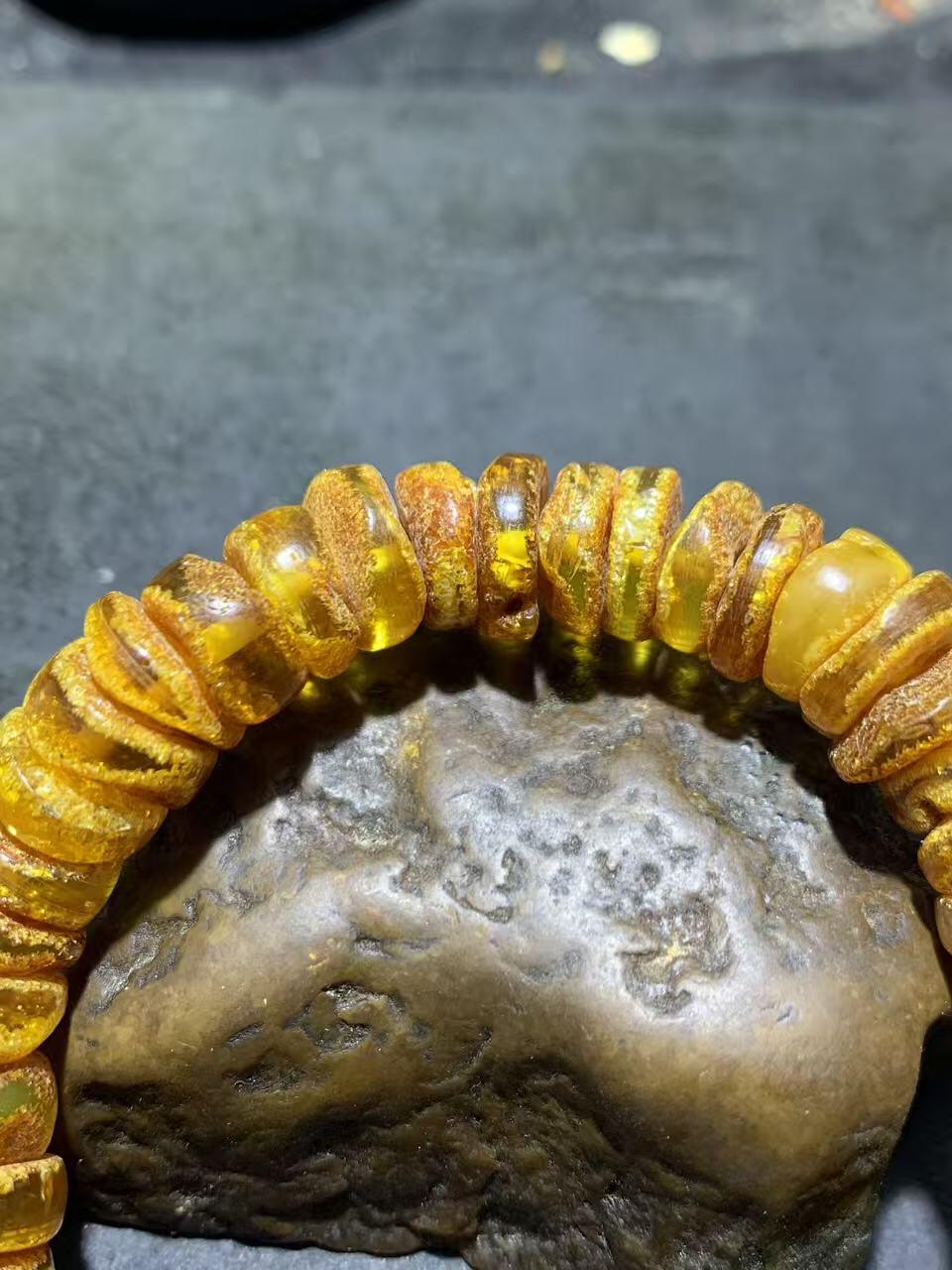 天然原矿俄料蜜蜡原皮随形手串1条！，