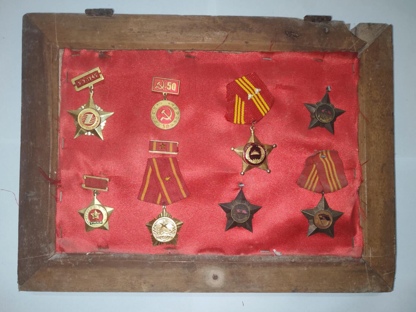 韵星假日精品2025秋季军品类拍卖会-- Rimey Holidays Boutique 2025 Autumn Militaria Sale 越南人民共和国解放高棉军官勋奖章套（详情介绍）