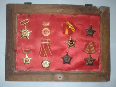 韵星假日精品2025秋季军品类拍卖会-- Rimey Holidays Boutique 2025 Autumn Militaria Sale - 越南人民共和国解放高棉军官勋奖章套（详情介绍）