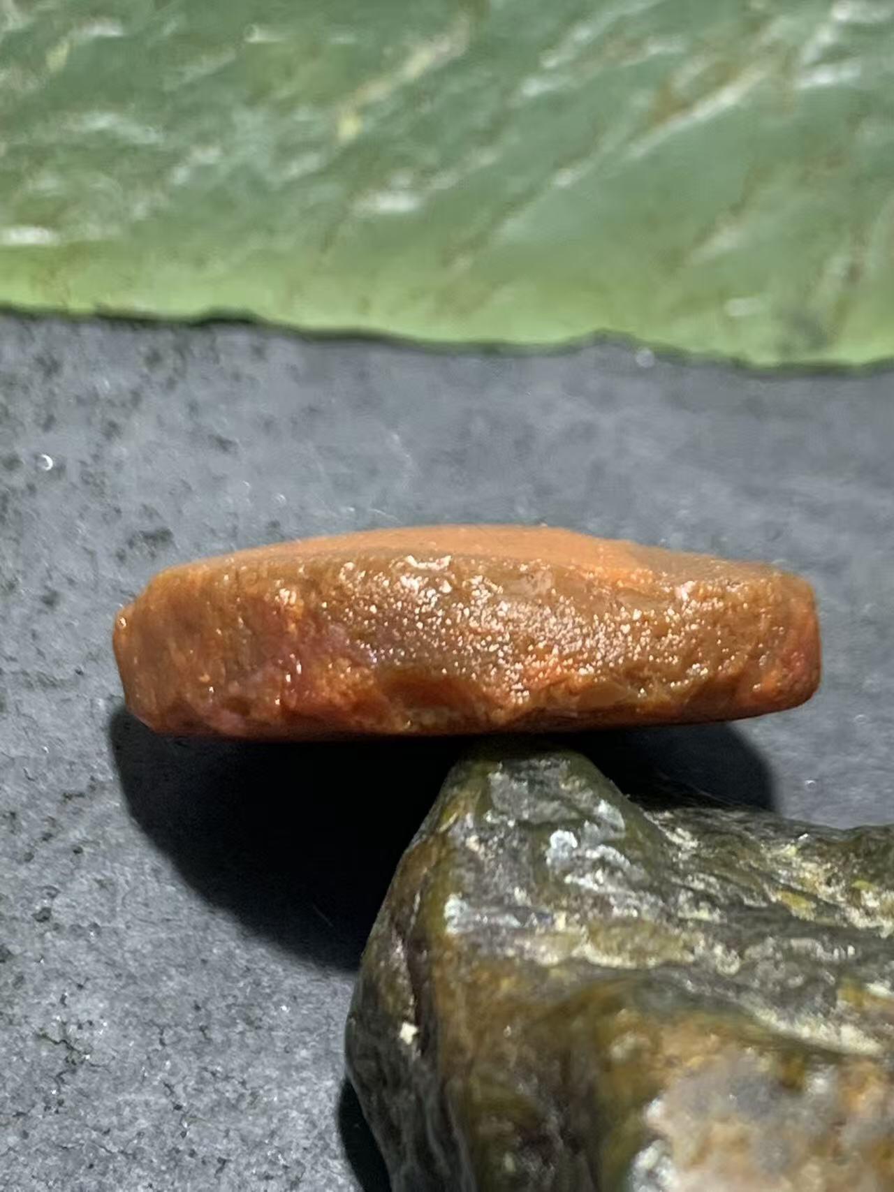 精美柿子红南红玛瑙明料原石一颗，，